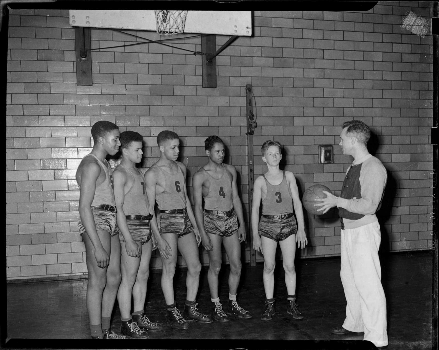 Baxter Junior High basketball team in gymnasium, including 5 Henry