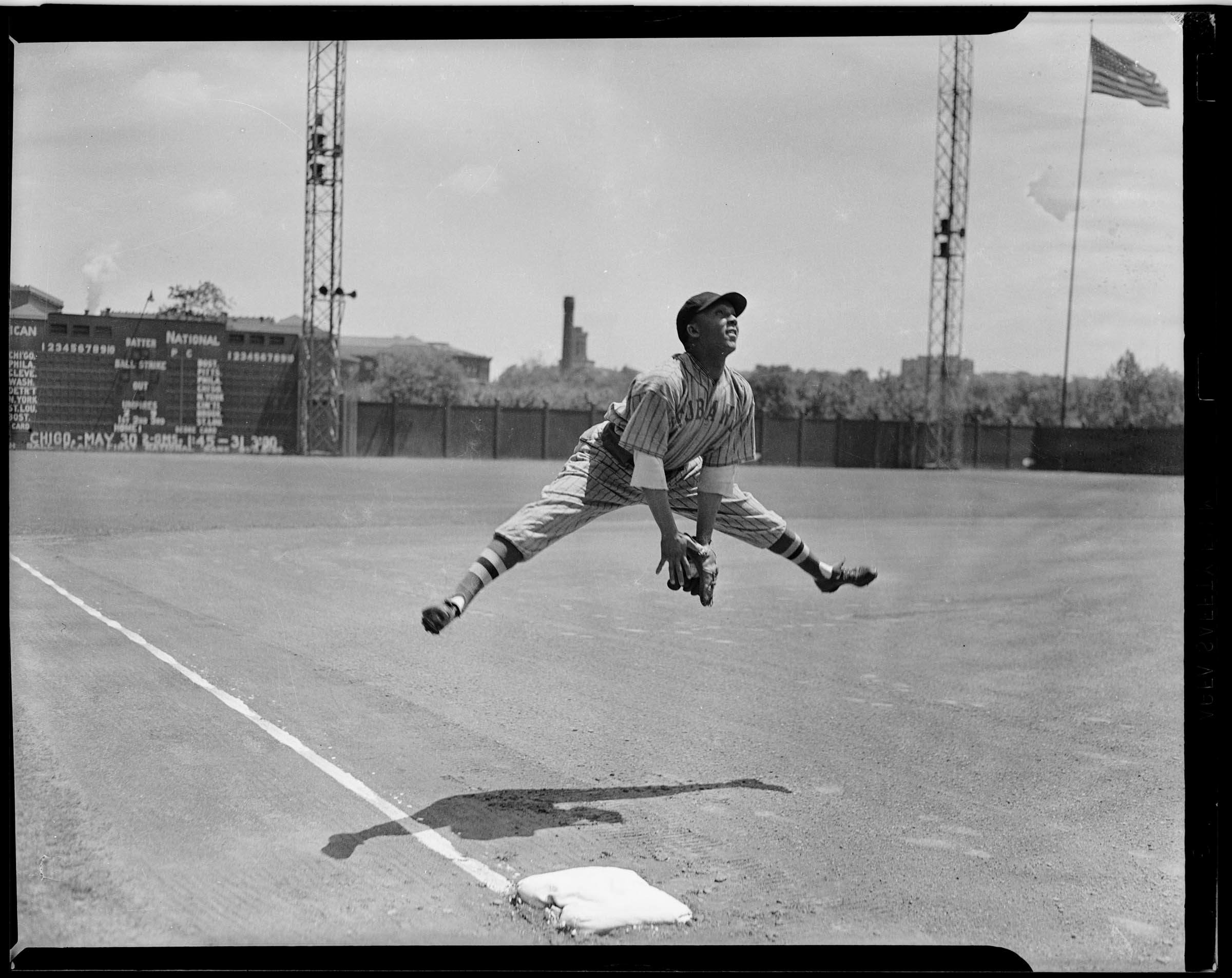 New York Cubans baseball player Horacio Martinez leaping above third