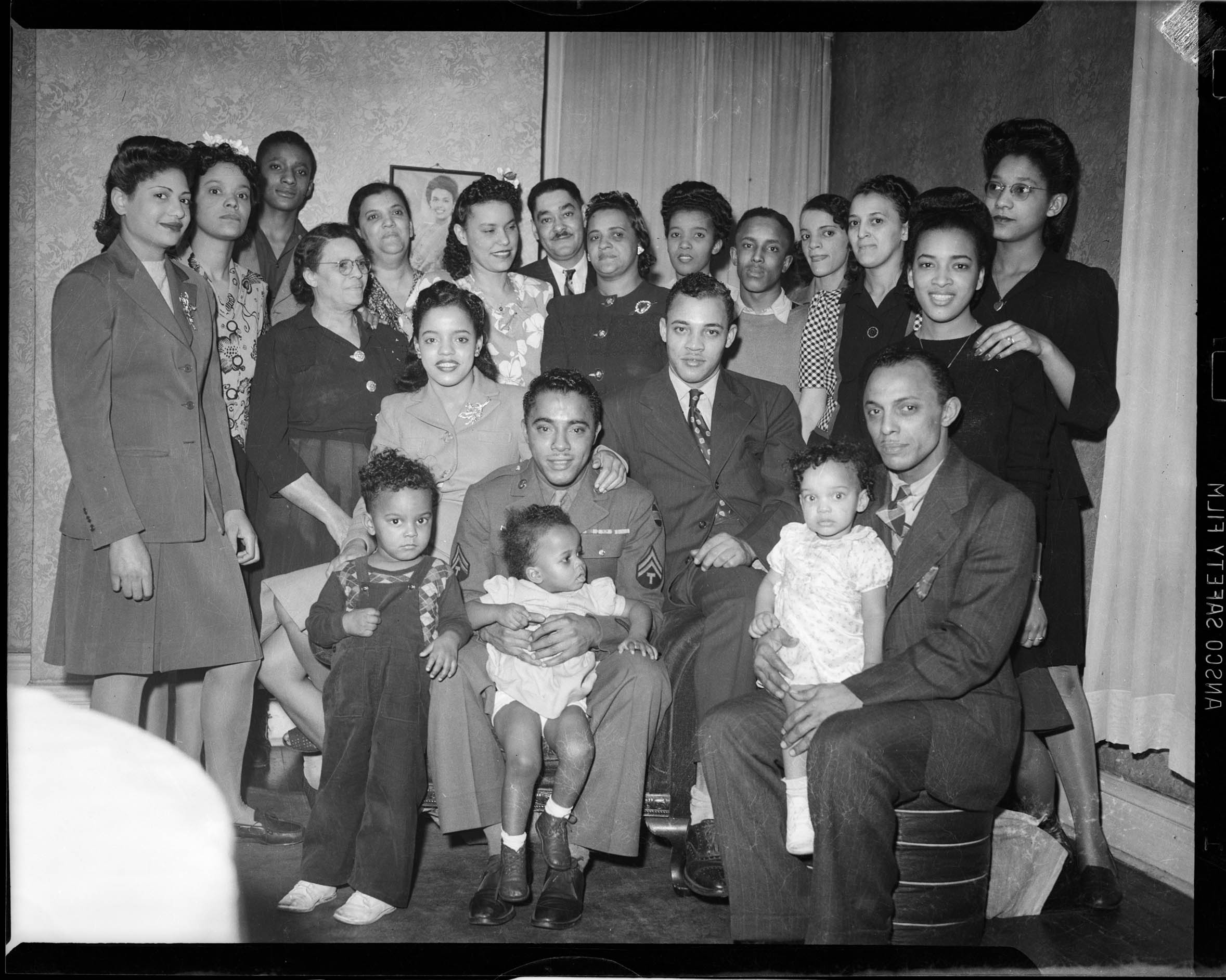 Group portrait of Bragg family, from left Lee Jobe, Carol Jean Nelson