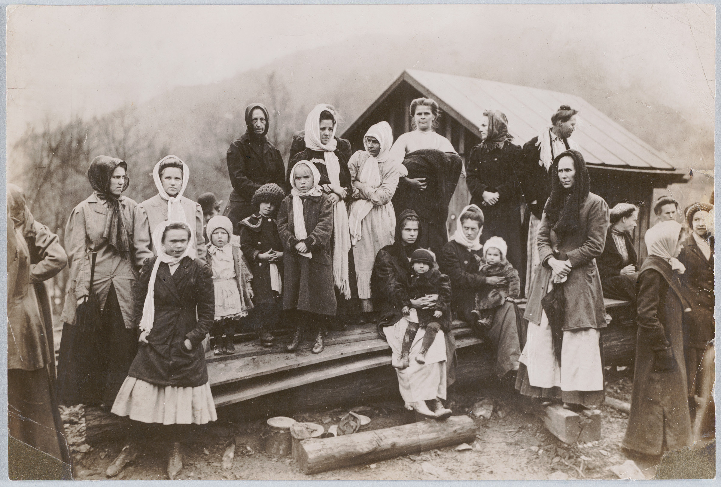 (Industry Families Waiting for News at the Marianna, Pennsylvania Mine